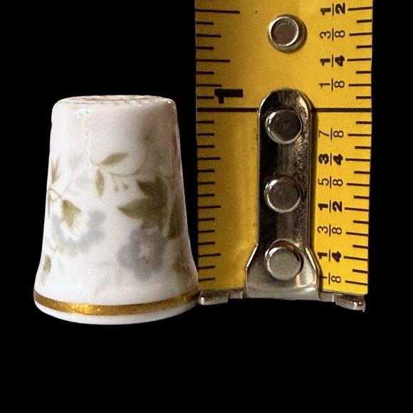 Vintage Minton Bone China Thimble White Floral Pattern Gold Trim Collectible - Picture 9 of 9
